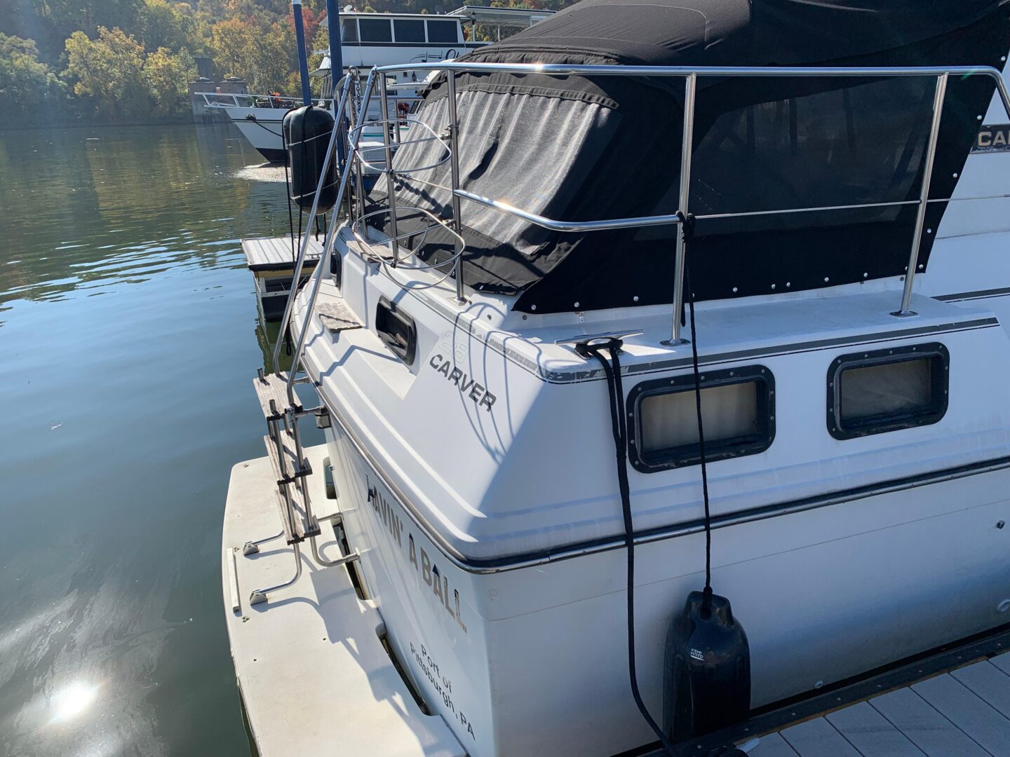 1986 Carver 28 Riviera