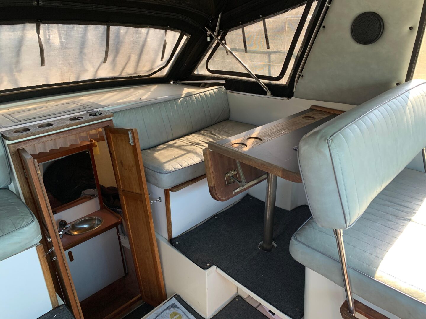 1986 Carver 28 Riviera