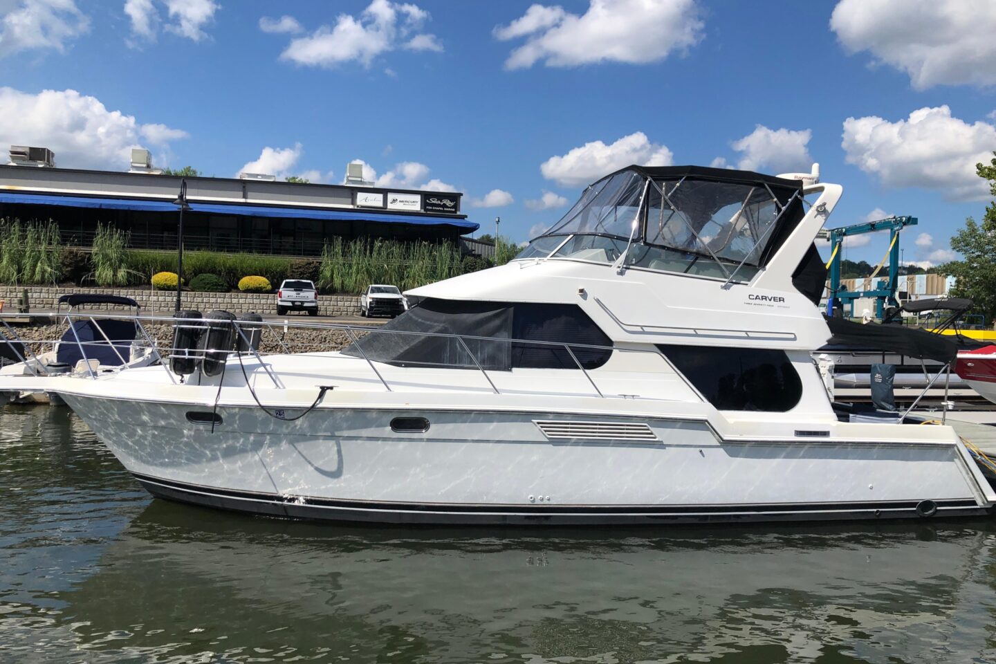 2001 Carver 374 Voyager