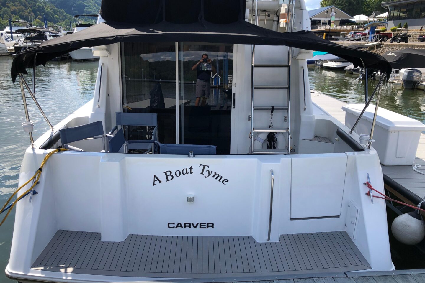 2001 Carver 374 Voyager