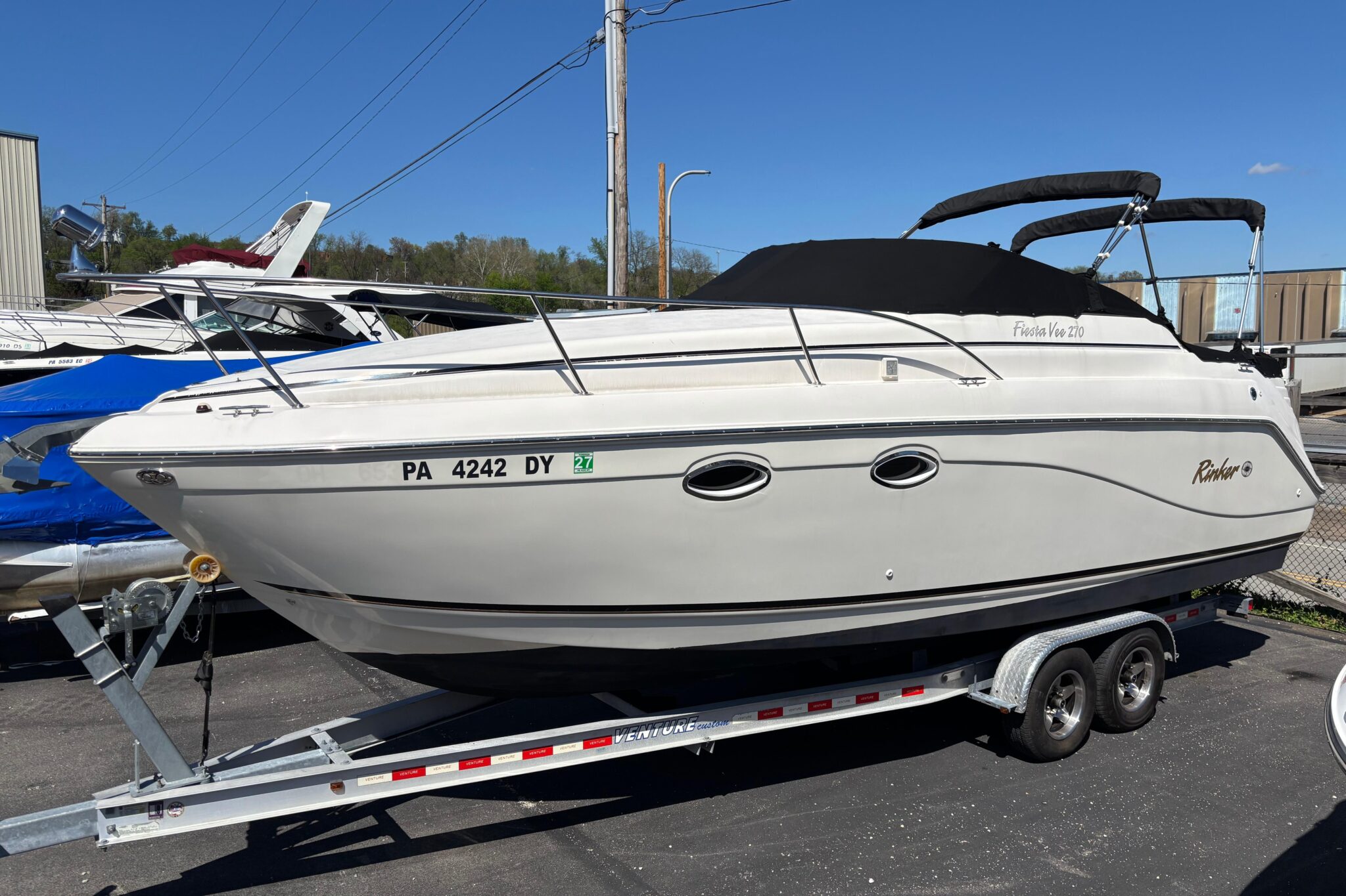 2002 Rinker Fiesta Vee 270