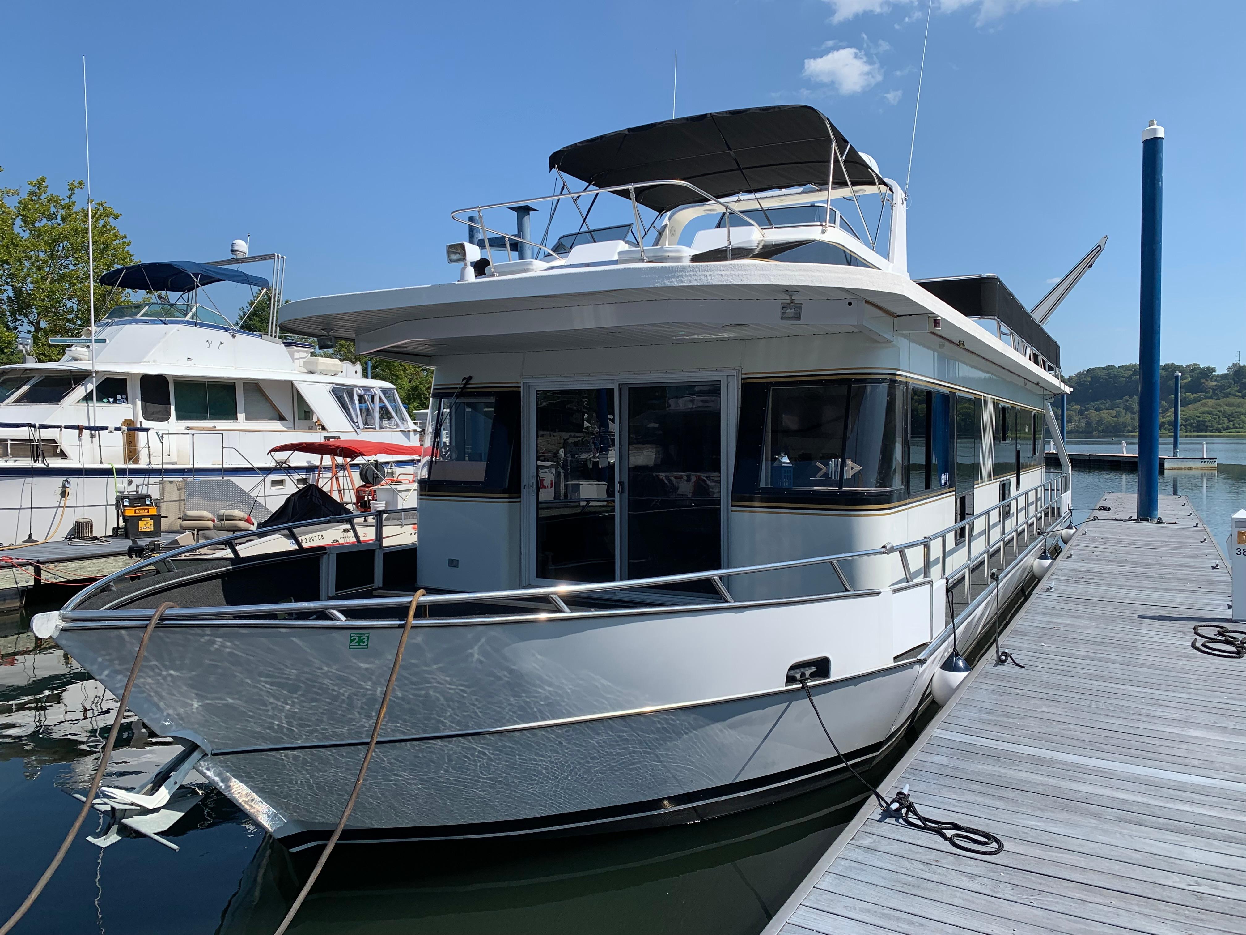 2004 Monticello 70 River Yacht