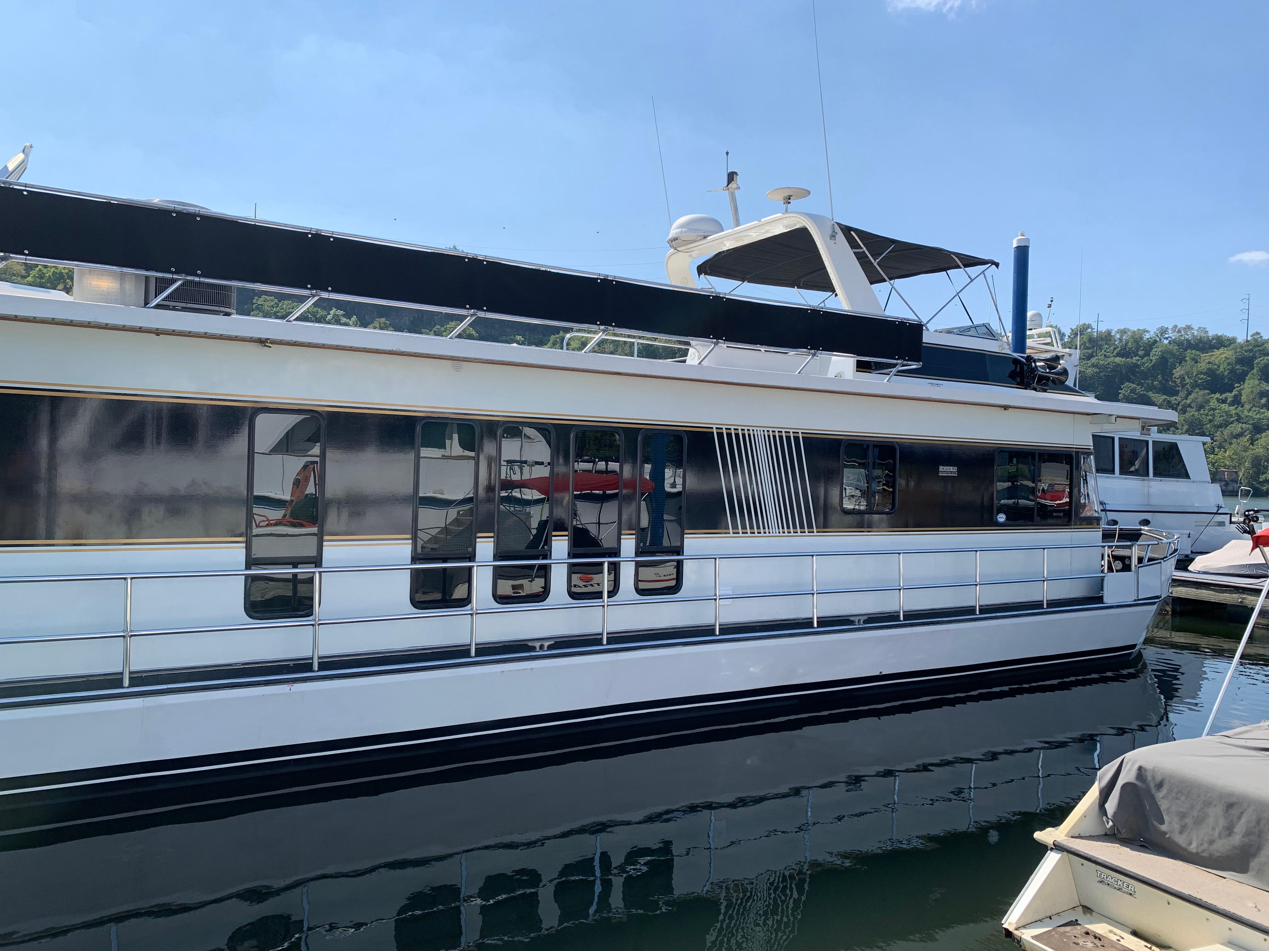 2004 Monticello 70 River Yacht