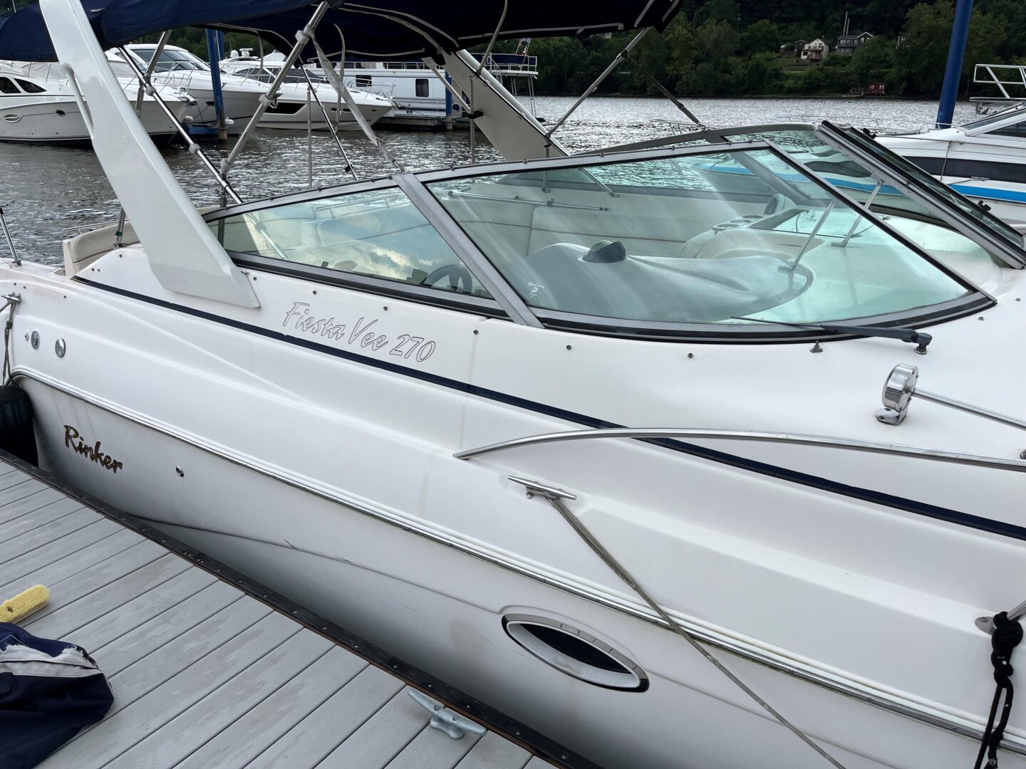2004 Rinker Fiesta Vee 270