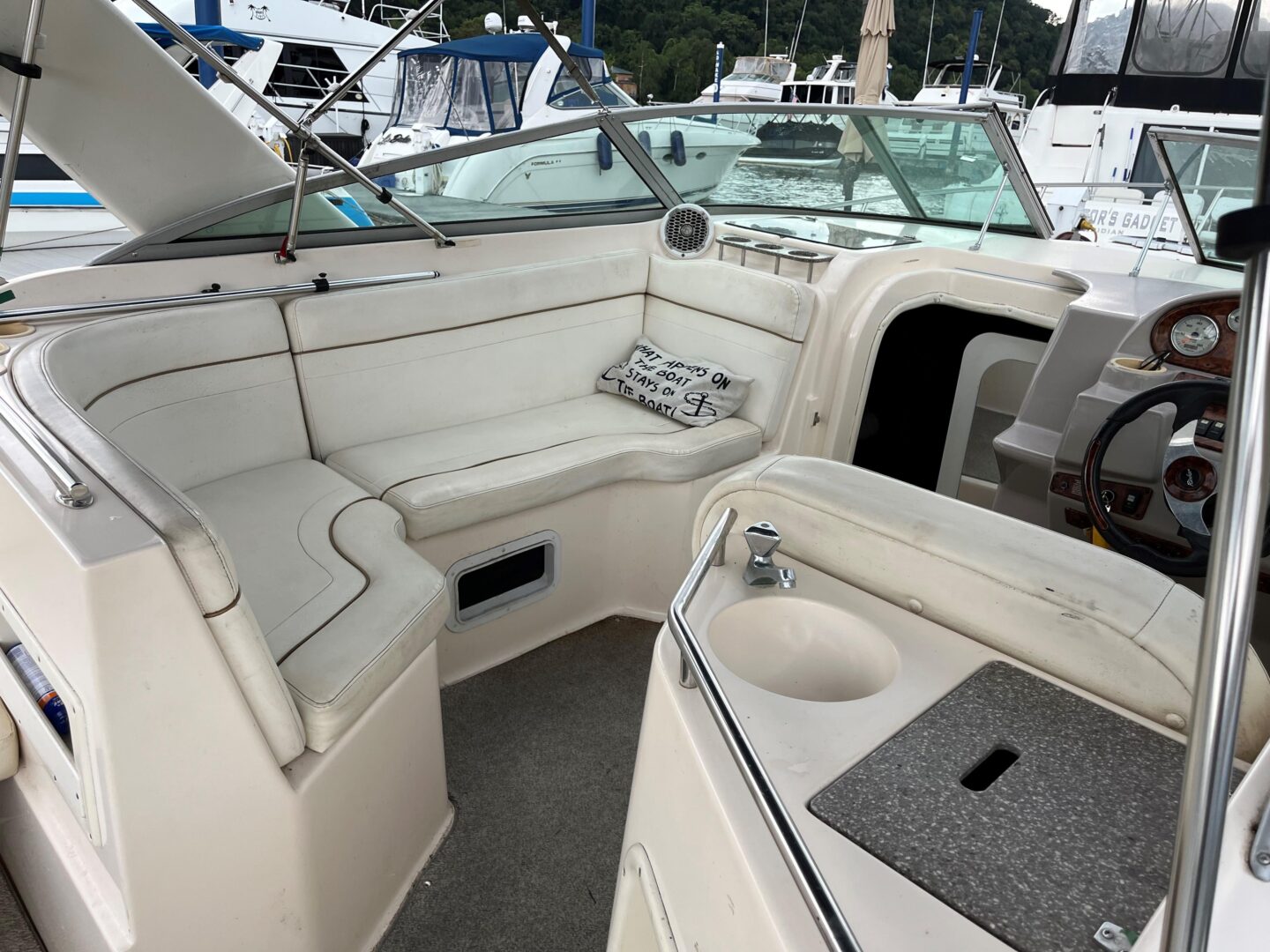 2004 Rinker Fiesta Vee 270