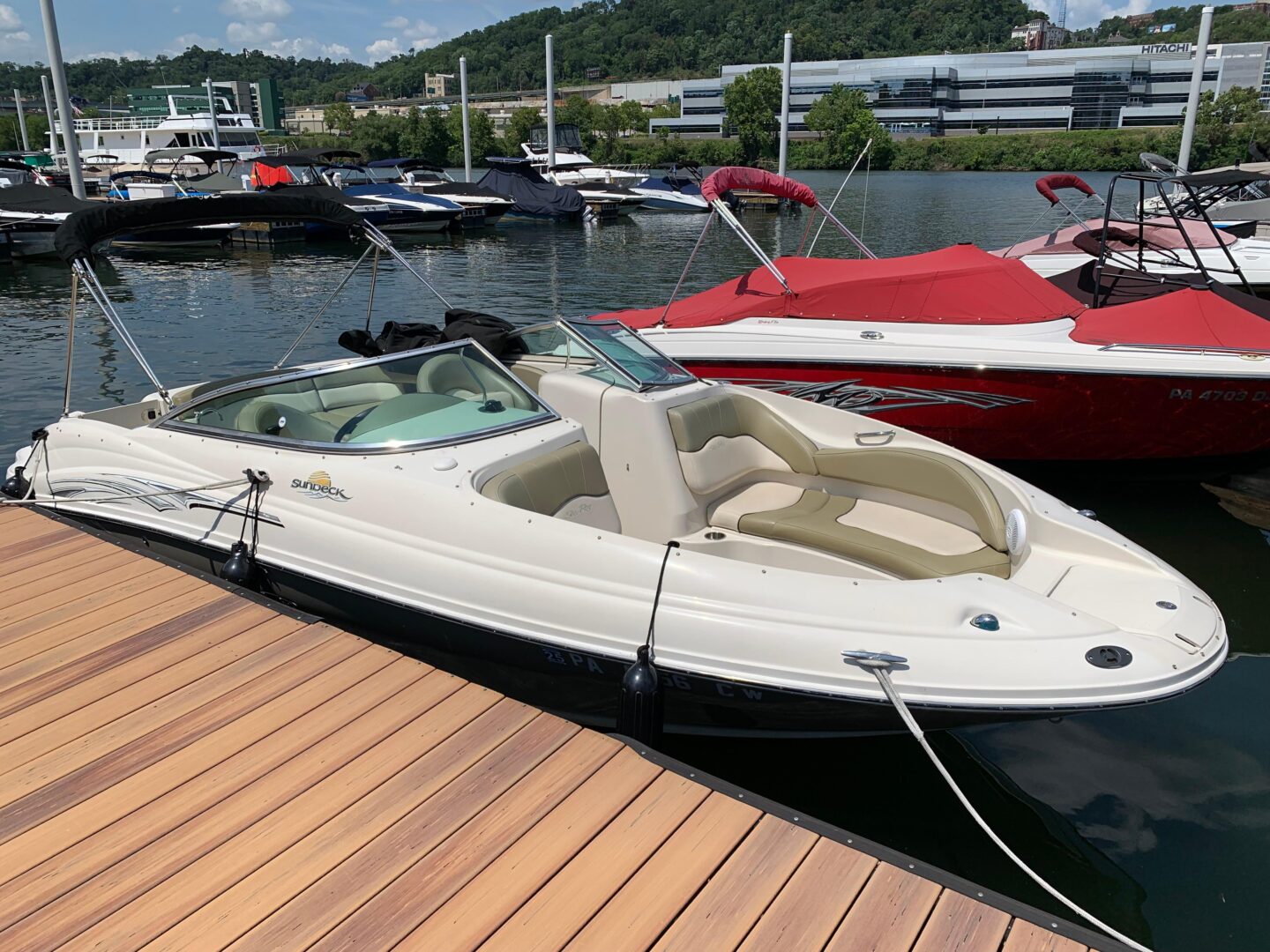 2005 Sea Ray 220 Sundeck