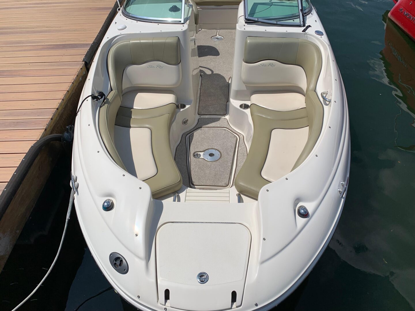 2005 Sea Ray 220 Sundeck