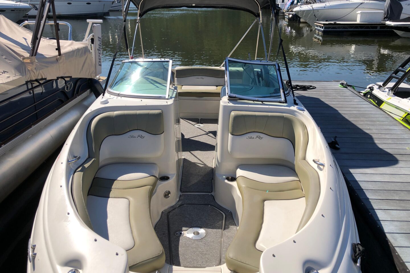 2007 Sea Ray 220 Sundeck