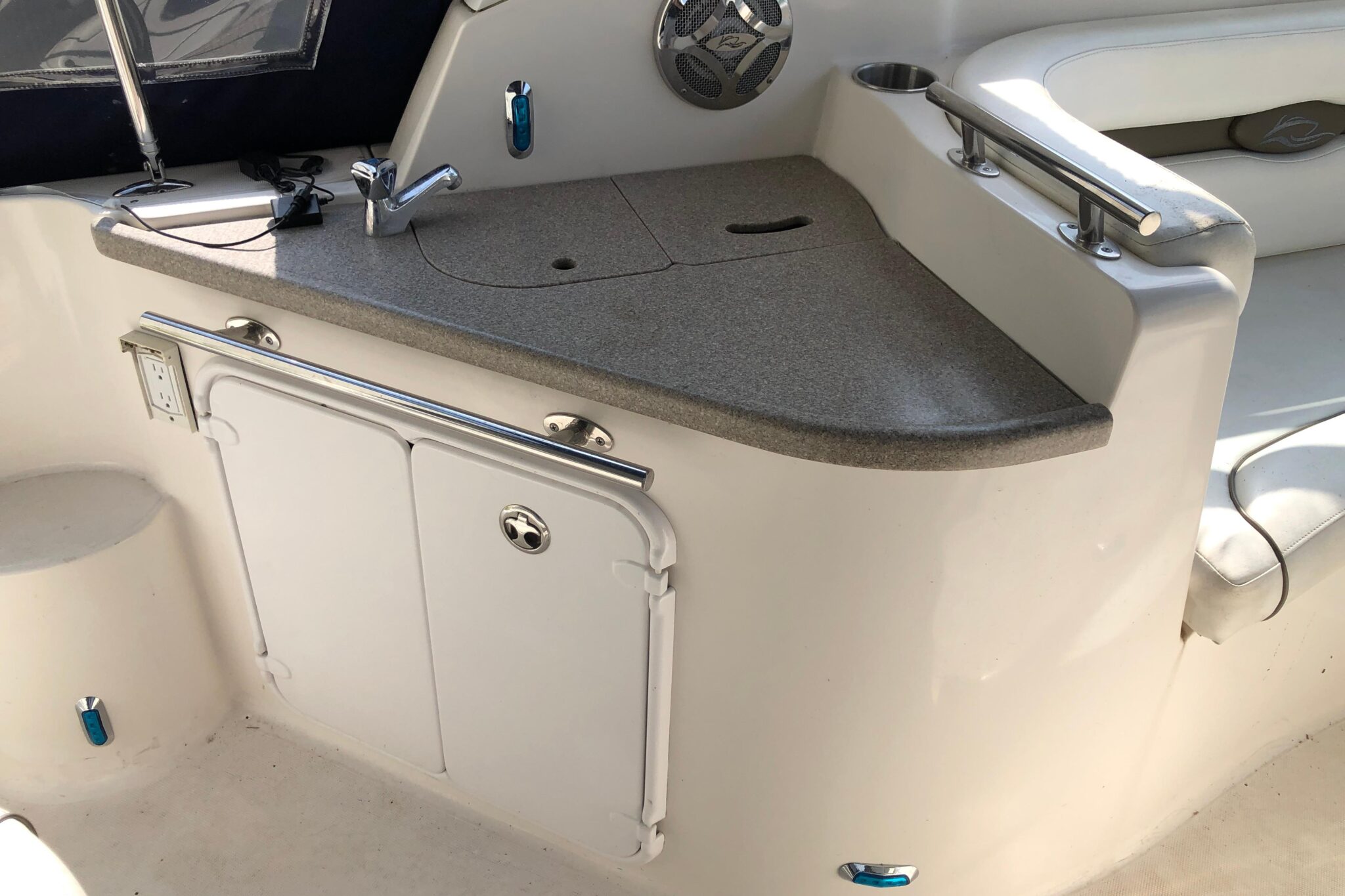2008 Rinker 260 Express Cruiser