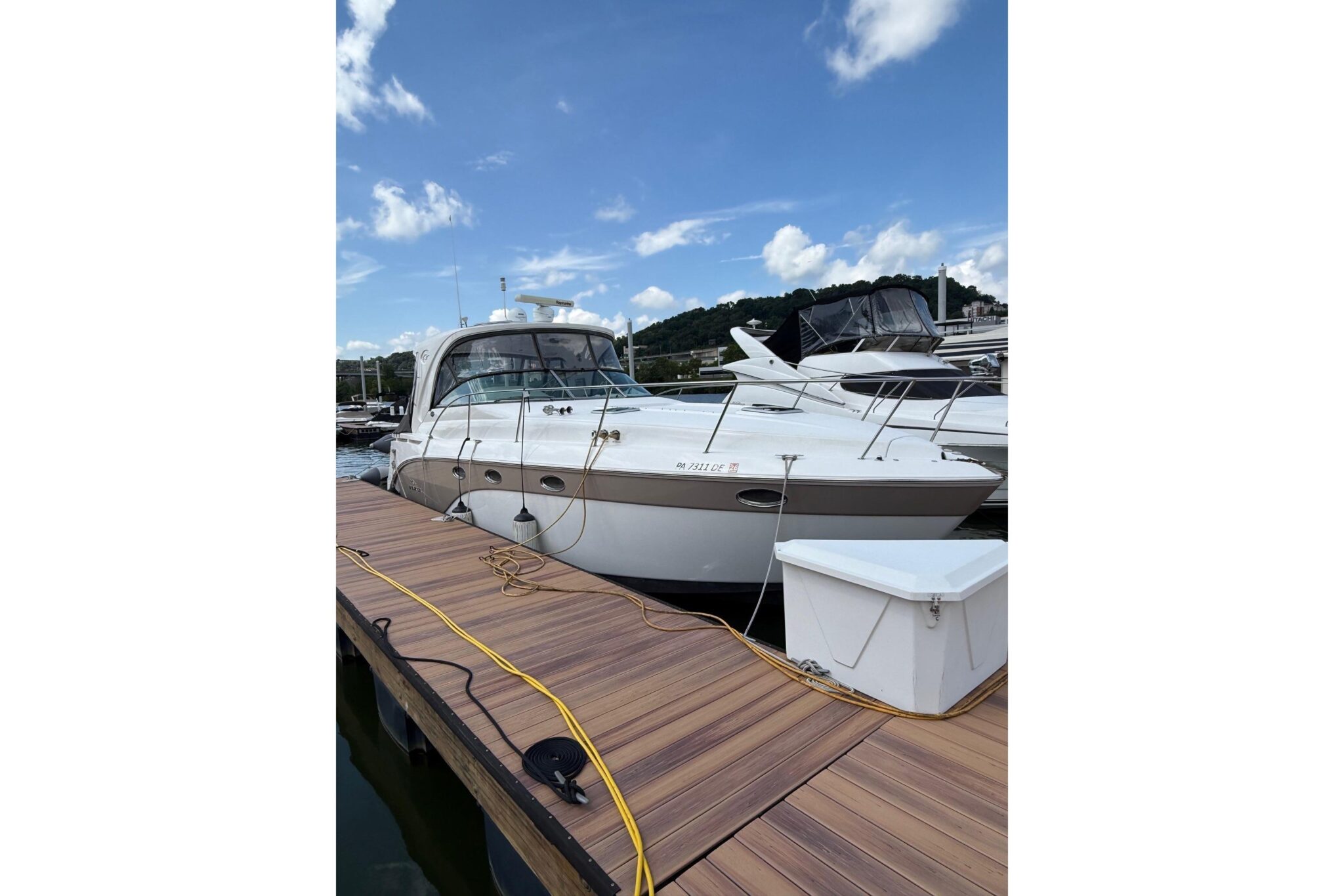 2010 Rinker 400 Express Cruiser