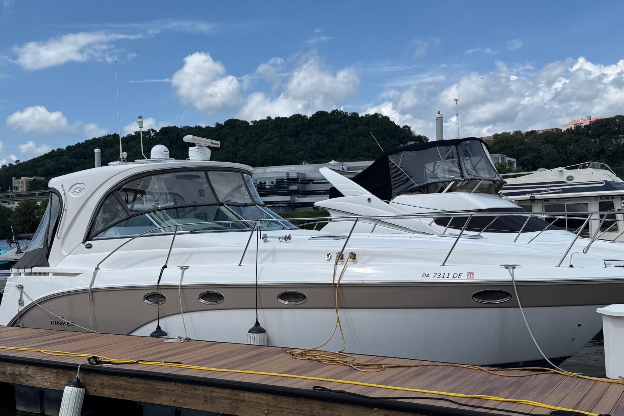 2010 Rinker 400 Express Cruiser