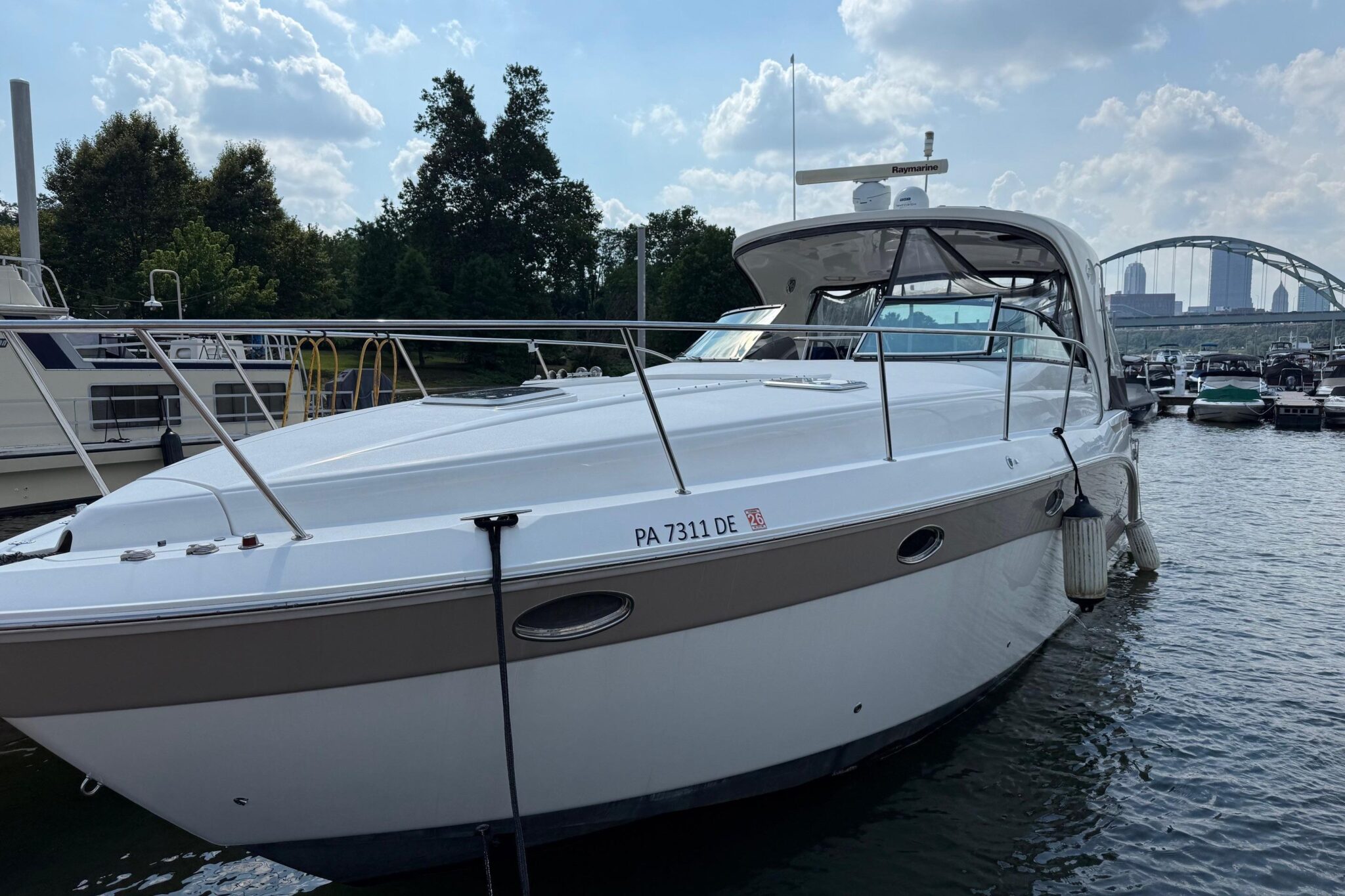 2010 Rinker 400 Express Cruiser