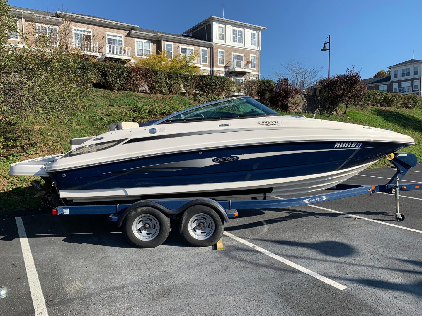 2013 Sea Ray 220 Sundeck