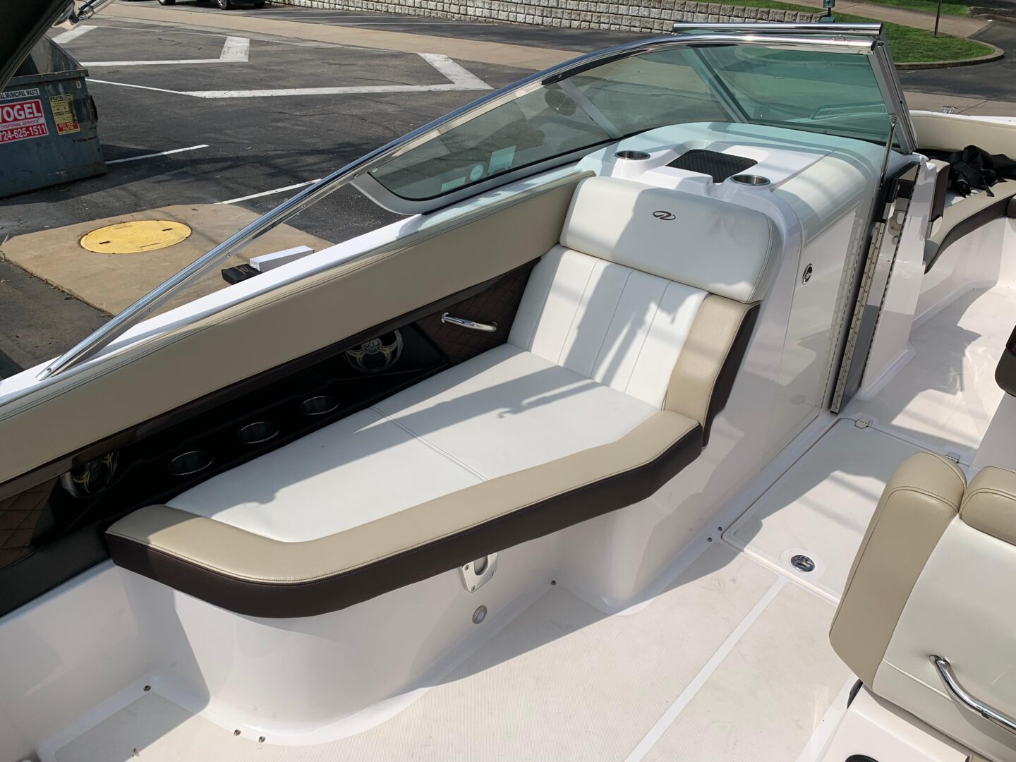 2014 Regal 27 FasDeck