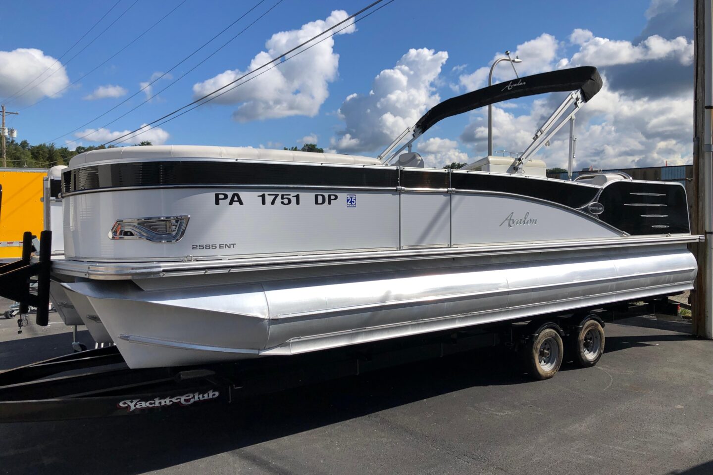 2015 Avalon Catalina Entertainer - 25'
