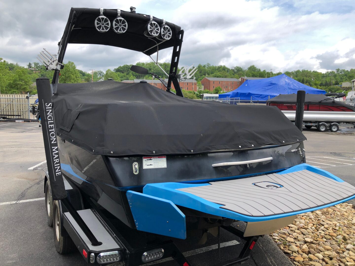 2016 Axis A22