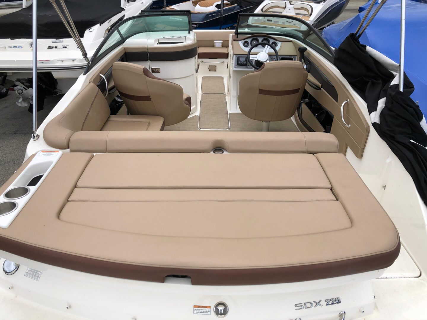 2017 Sea Ray SDX 220