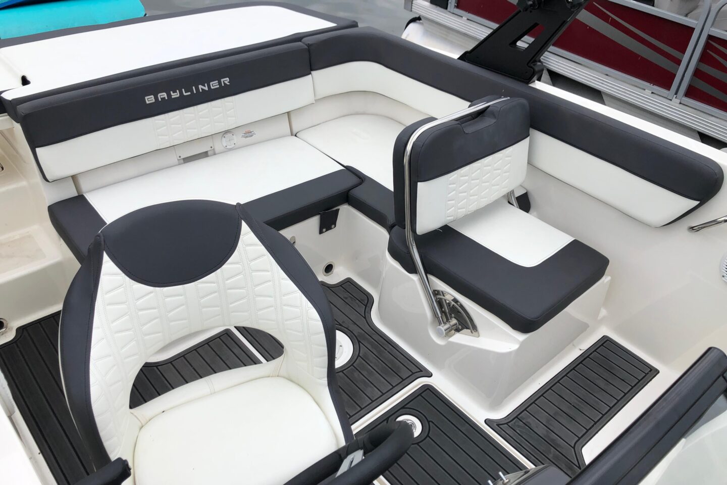 2021 Bayliner VR5 Bowrider I/O