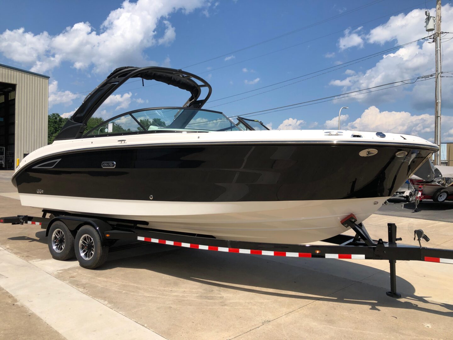2025 Sea Ray SDX 270