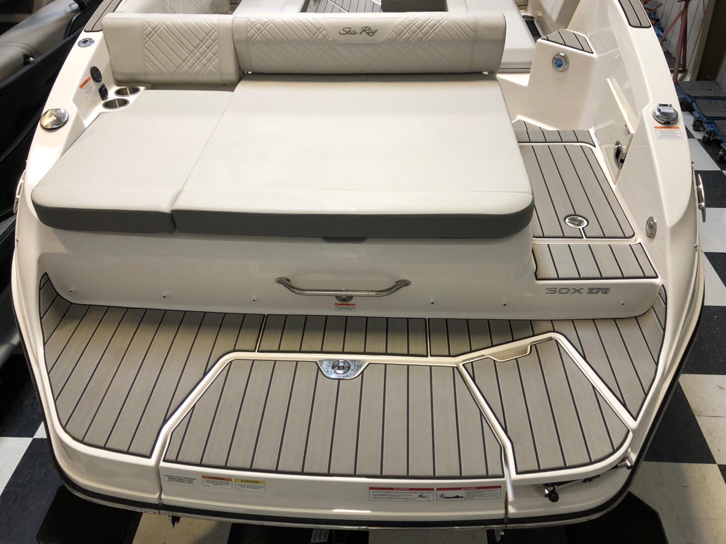 2025 Sea Ray SDX 270