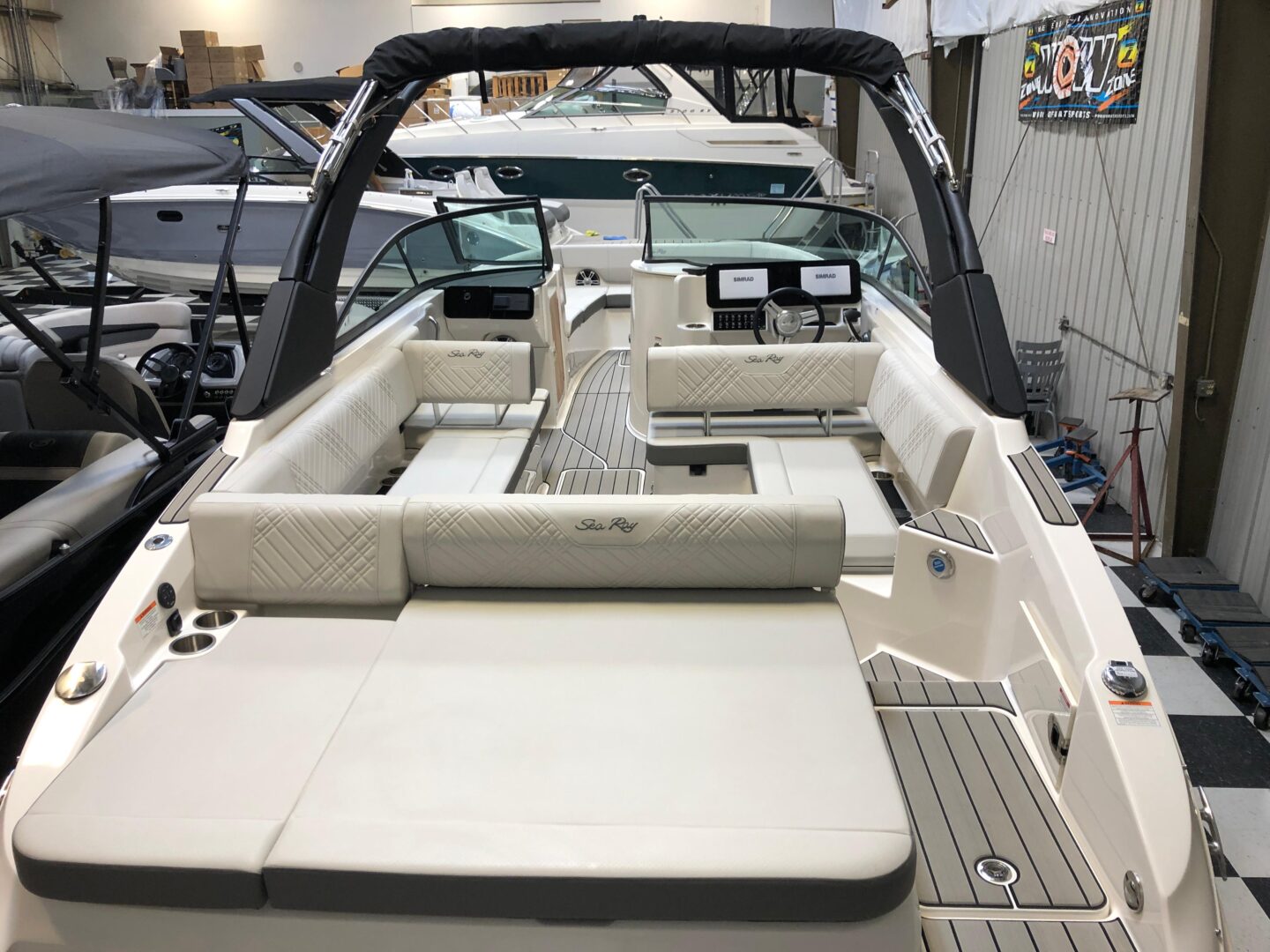 2025 Sea Ray SDX 270