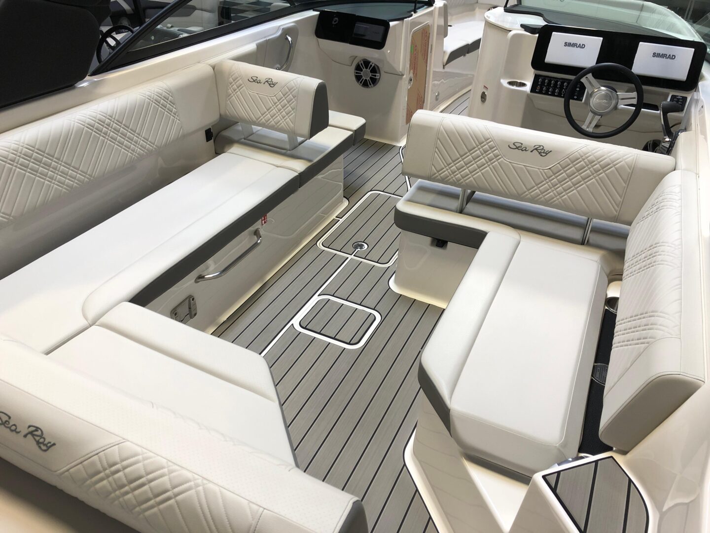 2025 Sea Ray SDX 270