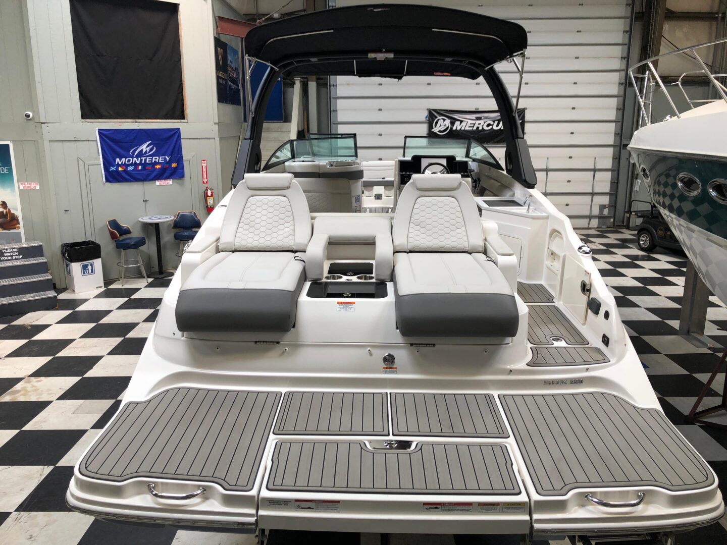 2025 Sea Ray SDX 290