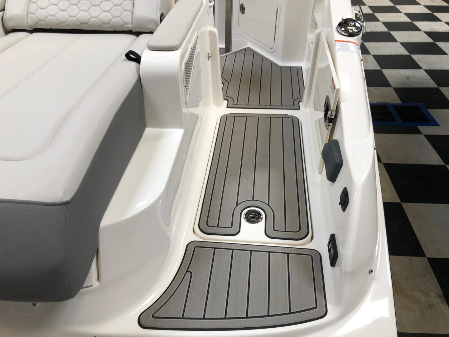 2025 Sea Ray SDX 290