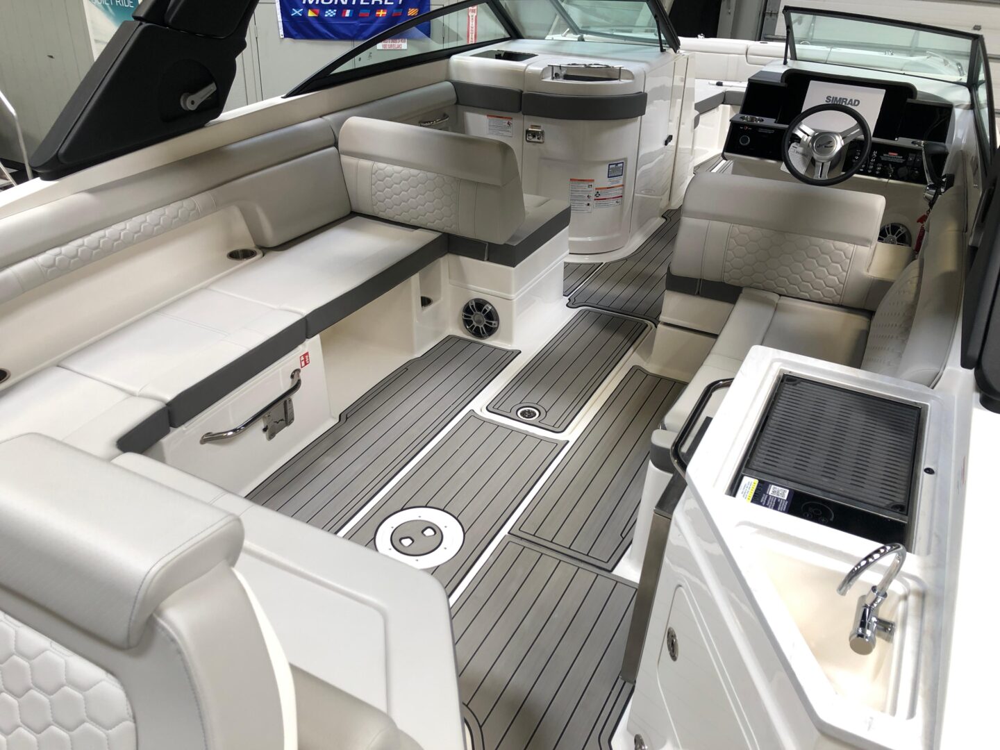 2025 Sea Ray SDX 290