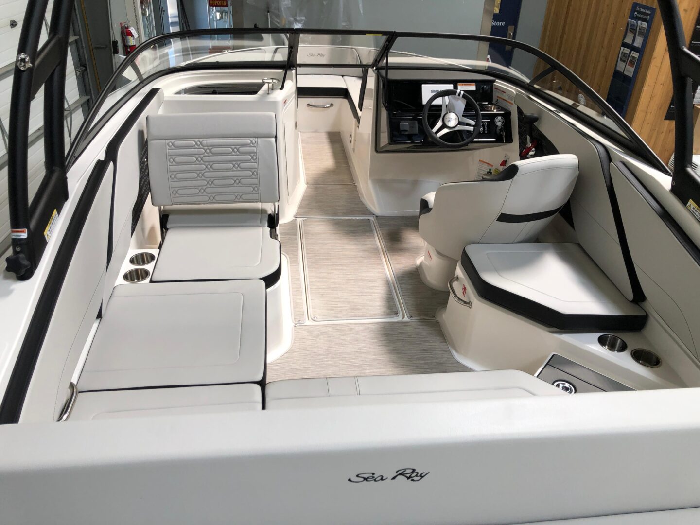 2025 Sea Ray SPX 210